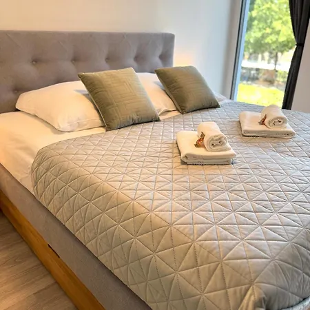 Niro I Design Apartment, Neubau, Dachterrasse, Parkplatz, Lage Apartamento